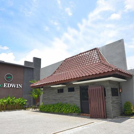 The Edwin Syariah Hotel Ngabean Buitenkant foto