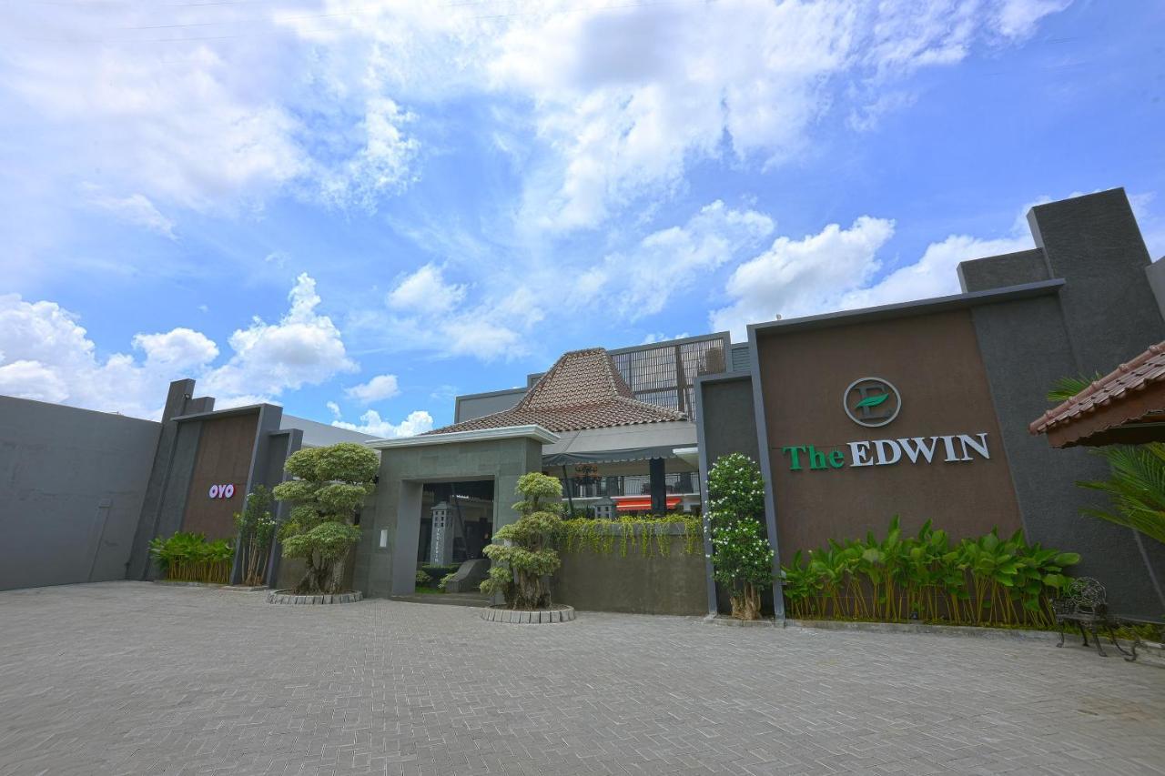 The Edwin Syariah Hotel Ngabean Buitenkant foto