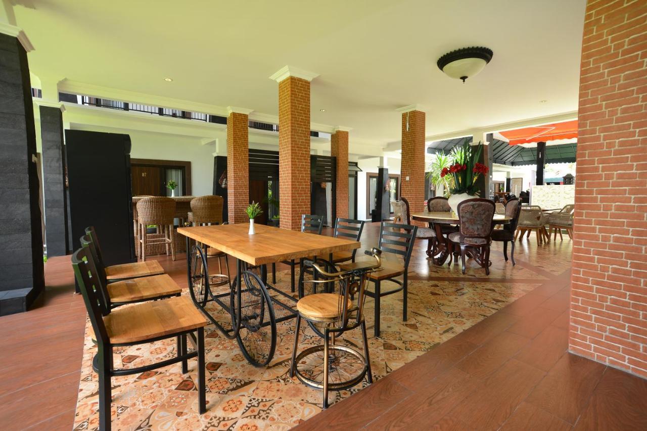 The Edwin Syariah Hotel Ngabean Buitenkant foto