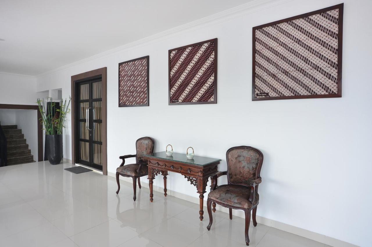 The Edwin Syariah Hotel Ngabean Buitenkant foto