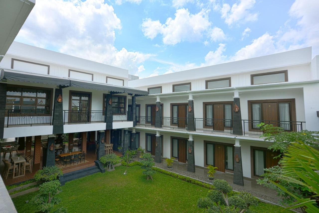 The Edwin Syariah Hotel Ngabean Buitenkant foto