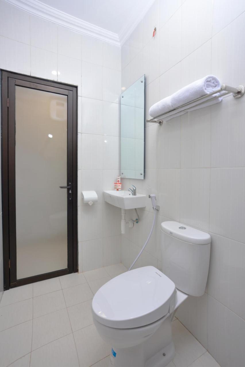 The Edwin Syariah Hotel Ngabean Buitenkant foto