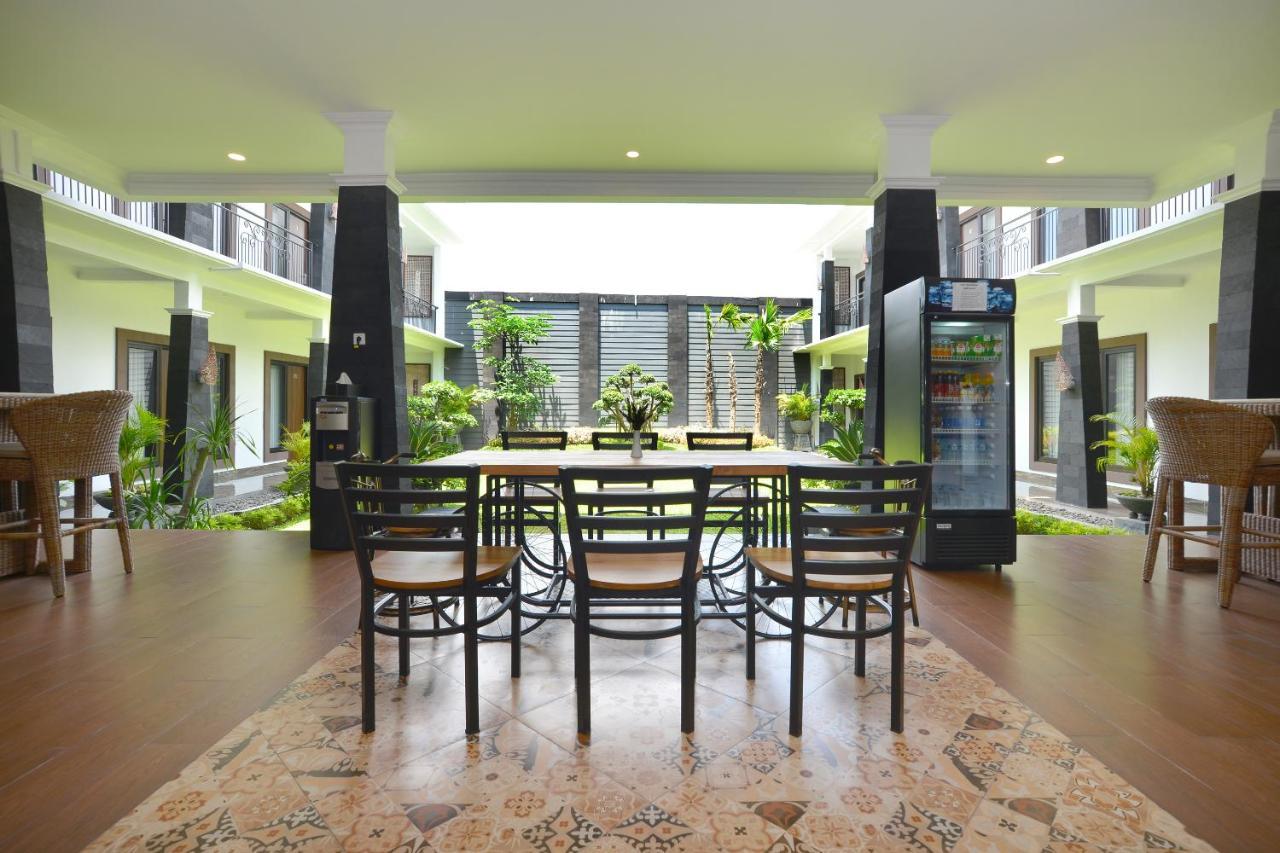 The Edwin Syariah Hotel Ngabean Buitenkant foto